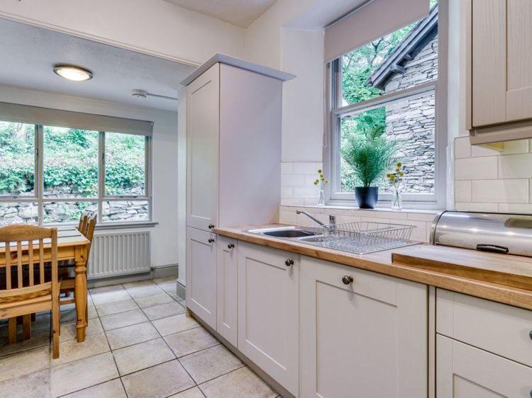 Gorgeous Cottage In Bowness エクステリア 写真