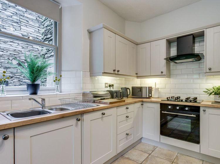 Gorgeous Cottage In Bowness エクステリア 写真