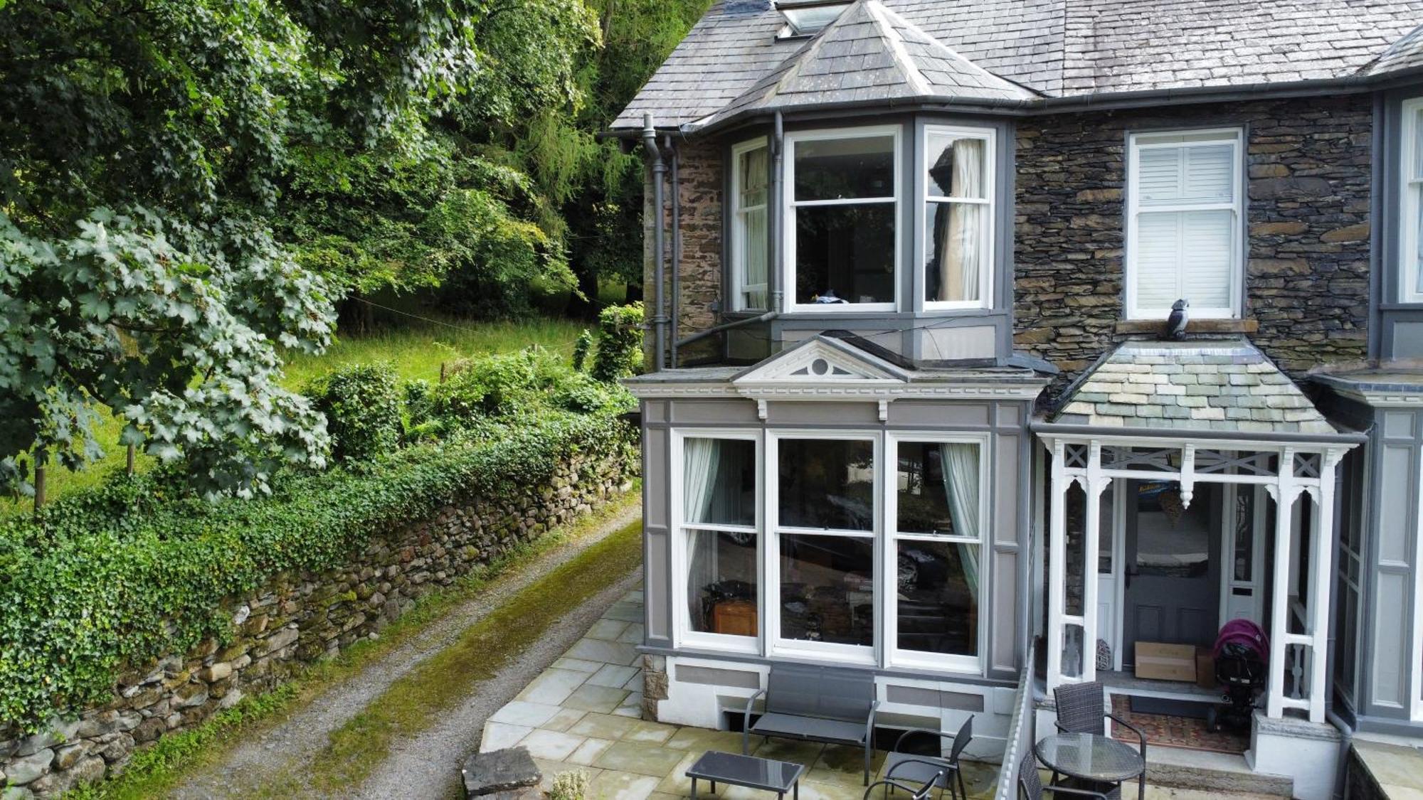 Gorgeous Cottage In Bowness エクステリア 写真